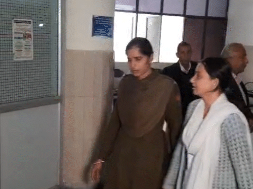 पाली की रहने वाली प्रिया सेठ को घरवालों ने प्रोफेसर बनने के लिए जयपुर भेजा था।