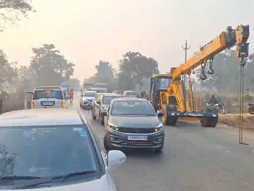 हादसे के बाद 4 घंटे तक लगा था लंबा जाम।