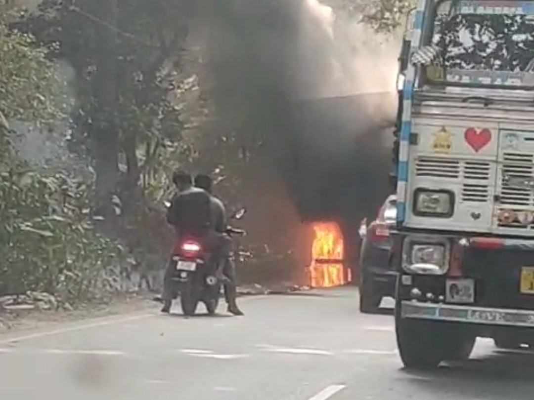 Dumper Fire Razorback Barabanki Dumper Fire | Short Circuit Causes Blaze