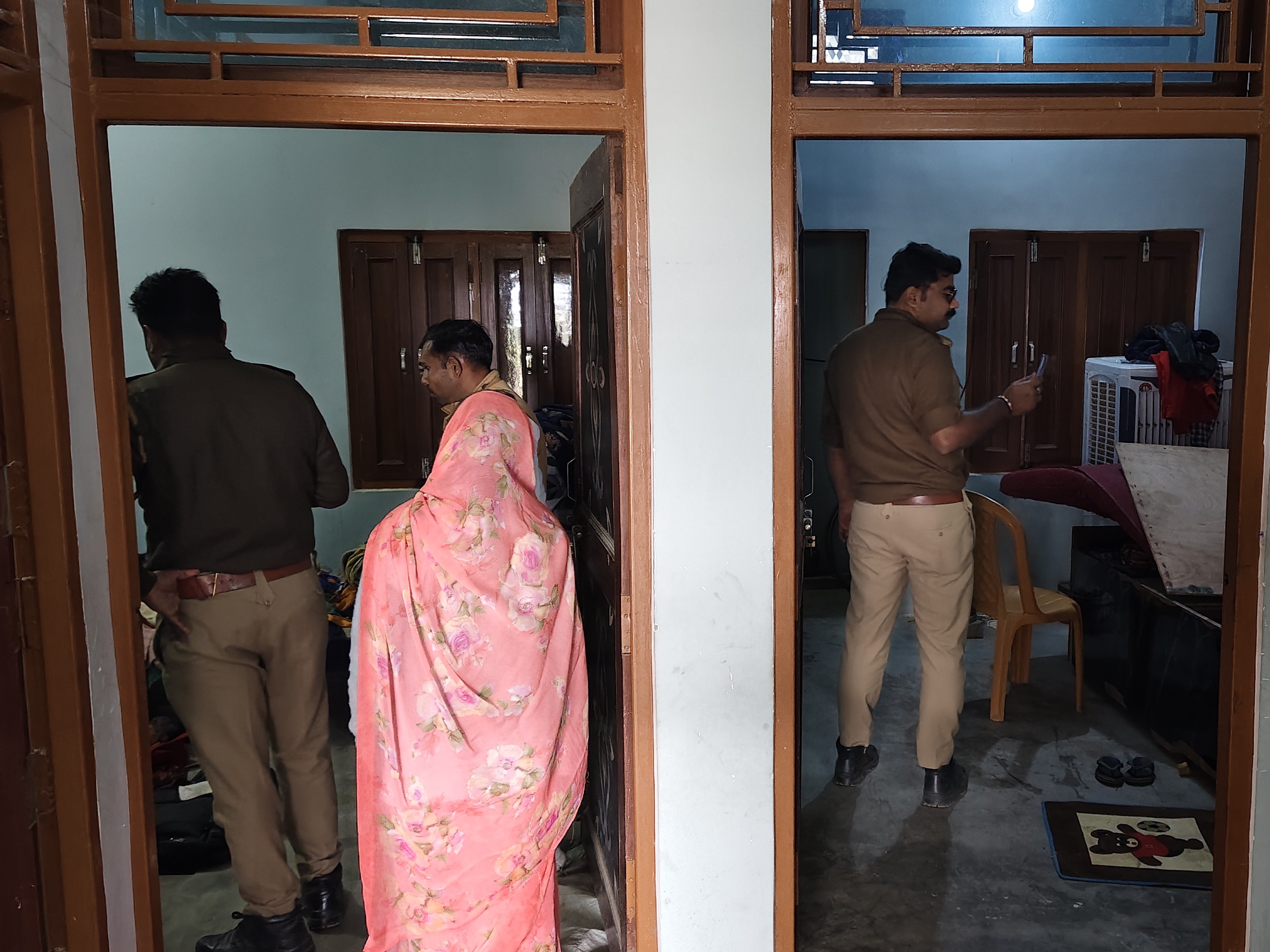 इटारसी में सूने मकान पर चोरों का धावा, लाखों के गहने पार इटारसी में सूने मकान पर चोरों का धावा, लाखों के गहने पार