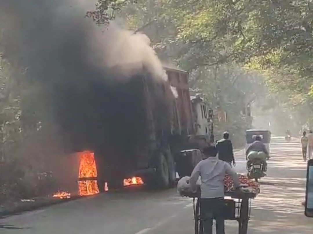 Dumper Fire Razorback Barabanki Dumper Fire | Short Circuit Causes Blaze