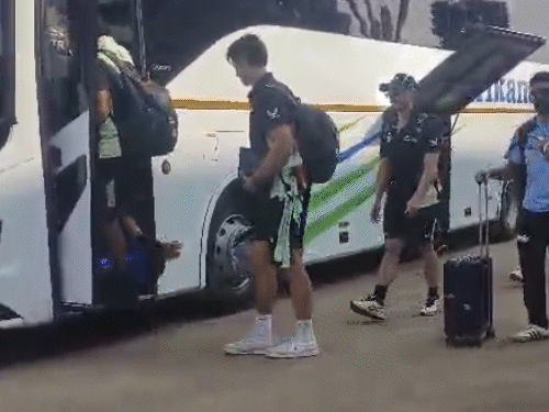 न्यूजीलैंड की टीम भी गुरुवार को रायपुर पहुंची। टीम होटल हयात में रुकी है।