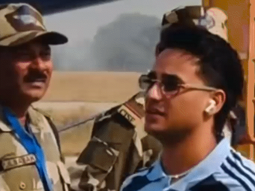 रायपुर पहुंचे भारतीय टीम के स्टार बल्लेबाज अभिषेक शर्मा।