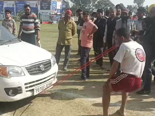 किला रायपुर गेम्स में करतब दिखाते हुए करतबबाज। फाइल फोटो