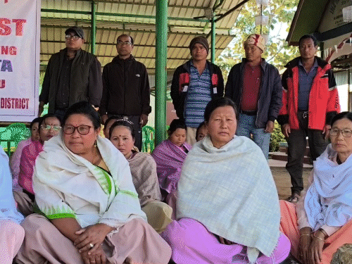 मणिपुर में महिलाओं के संगठन मीरा पाइबी ने काकचिंग जिले के लोकल क्लबों के साथ मिलकर आरोपियों का सजा दिलाने की अपील की।