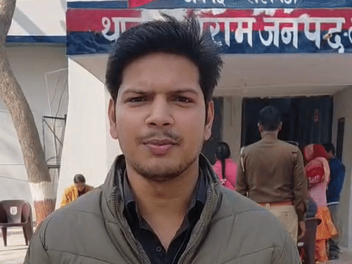 रितेश जायसवाल ने कहा- करीब डेढ़ घंटे तक कुएं के अंदर से मदद के लिए आवाज लगाता रहा, लेकिन कोई वाहन चालक नहीं रुका।