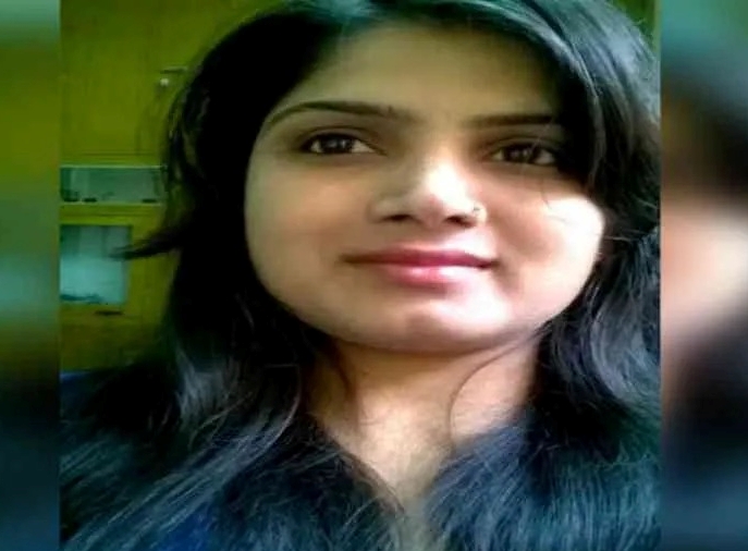 संतोष ताइक्वांडो प्लेयर थी, ट्रेनिंग के दौरान उसकी हनुमान प्रसाद से नजदीकियां बढ़ गई थी।