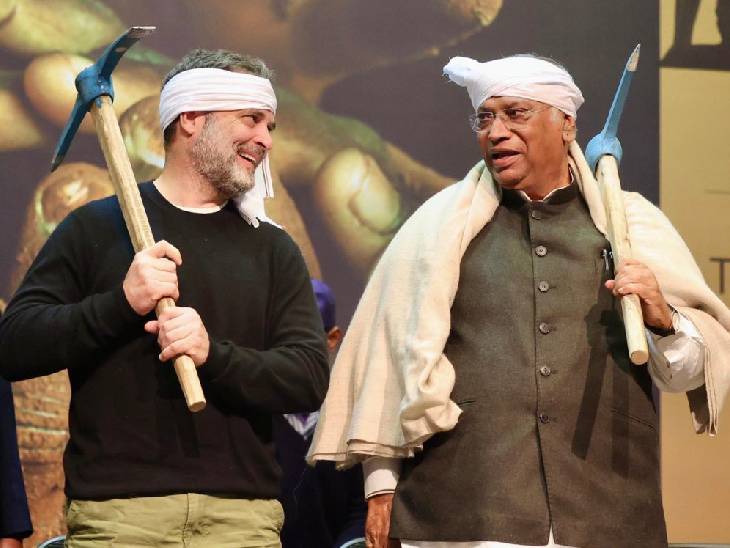 राहुल- खड़गे ने कंधे पर कुदाल रखी।