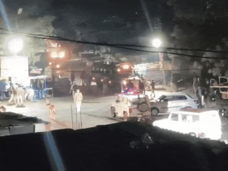 पुलिस ने इलाके में धारा 144 लागू कर दी है