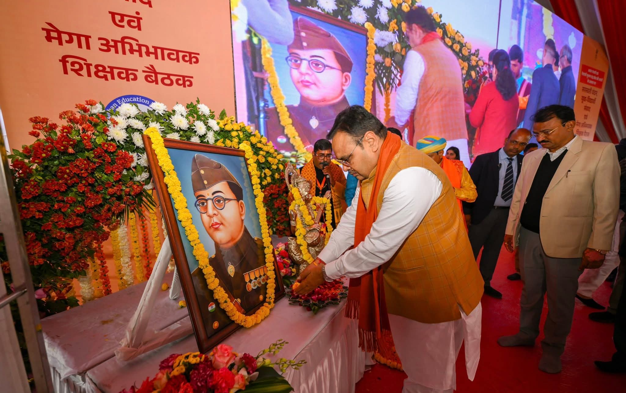 कार्यक्रम में मुख्यमंत्री ने सुभाष चंद्र बोस को पुष्पांजलि अर्पित की।