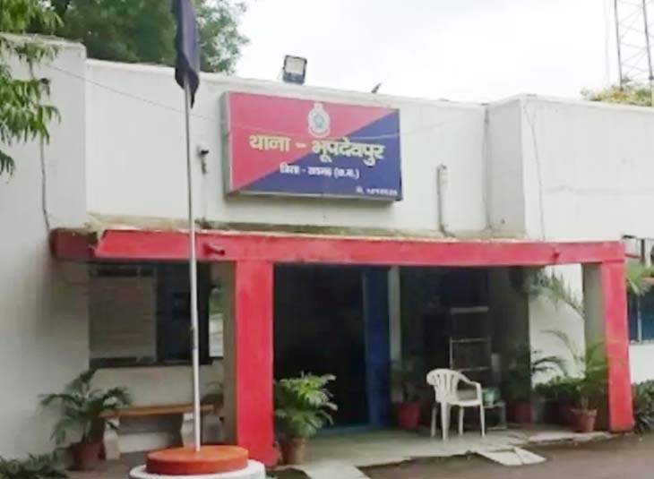 मामले की सूचना मिलने पर पुलिस आगे की कार्रवाई में जुटी हुई है।