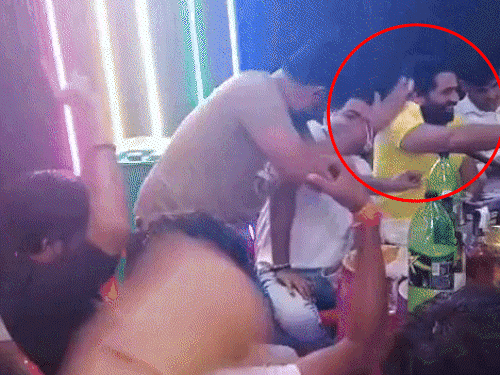 झज्जर एनकाउंटर केस, पुलिस-बदमाशों की पार्टी का VIDEO सामने आया:  BJP नेता का दावा- बदमाशों के हाथ पुलिस के हथियार, मुठभेड़ की रात भी यही लोग थे – Panchkula News