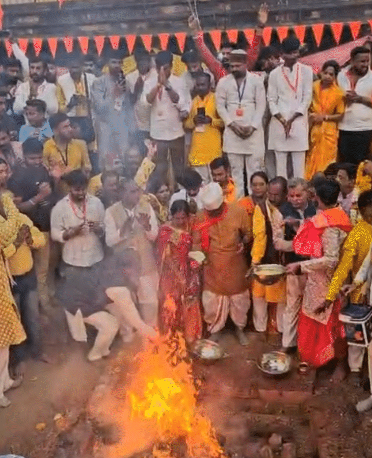 भोजशाला में सुबह 6 बजे से शुरू हवन में शाम 6 बजे पूर्णाहुति दी गई।