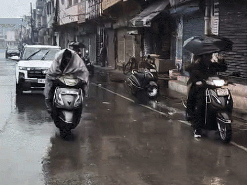 जम्मू-कश्मीर, उत्तराखंड, हिमाचल प्रदेश में बर्फबारी, एवलांच की चेतावनी:  हरियाणा, उत्तर प्रदेश, राजस्थान में बारिश और ओले गिरे, बिजली गिरने से आग लगी