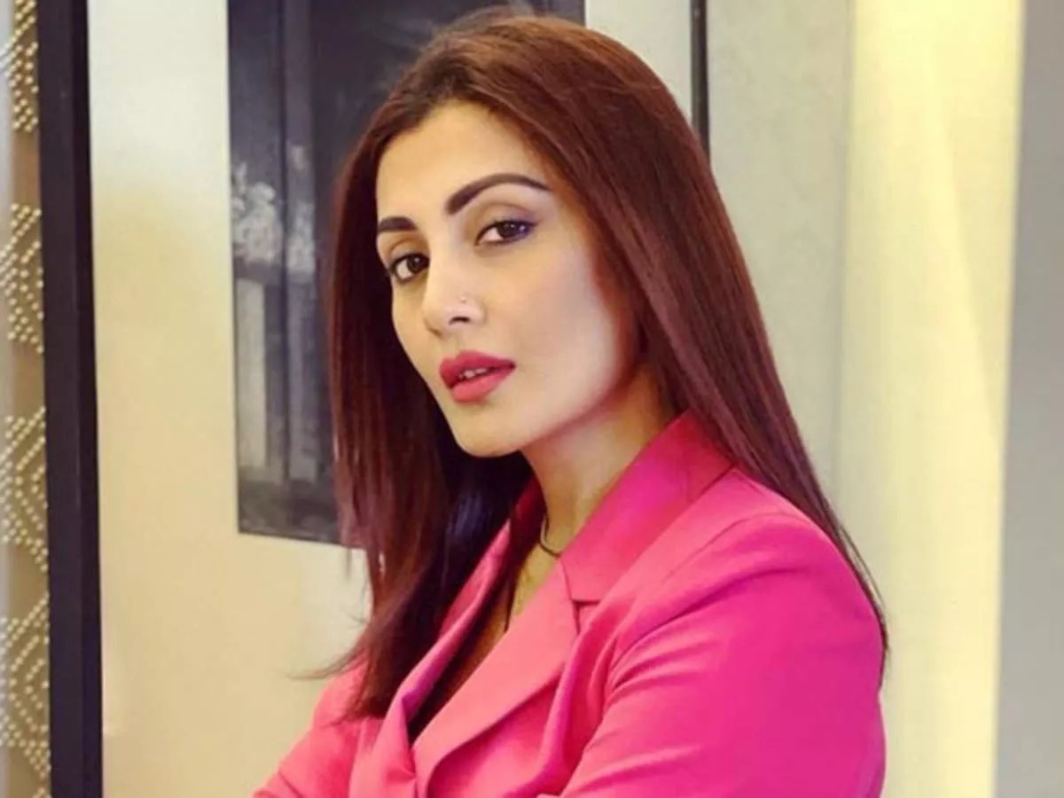 Rimi Sen Quits Acting | Bollywood Career Faded; Real Estate Dubai