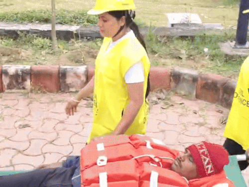 एनडीआरएफ की ओर से बाढ़ आपदा से निपटने को लेकर मॉक ड्रिल का आयोजन किया गया।