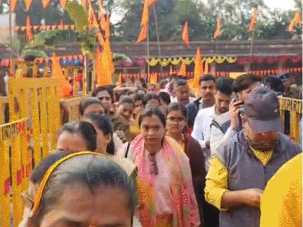 तड़के से ही श्रद्धालुओं का भोजशाला पहुंचना शुरू हो गया था।