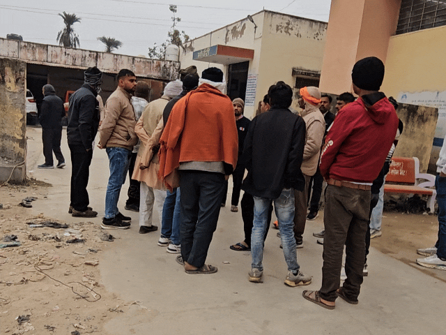 फोटो आरबीएम हॉस्पिटल की मॉर्च्युरी की है, जहां पर पुष्पेंद्र का शव रखा है।