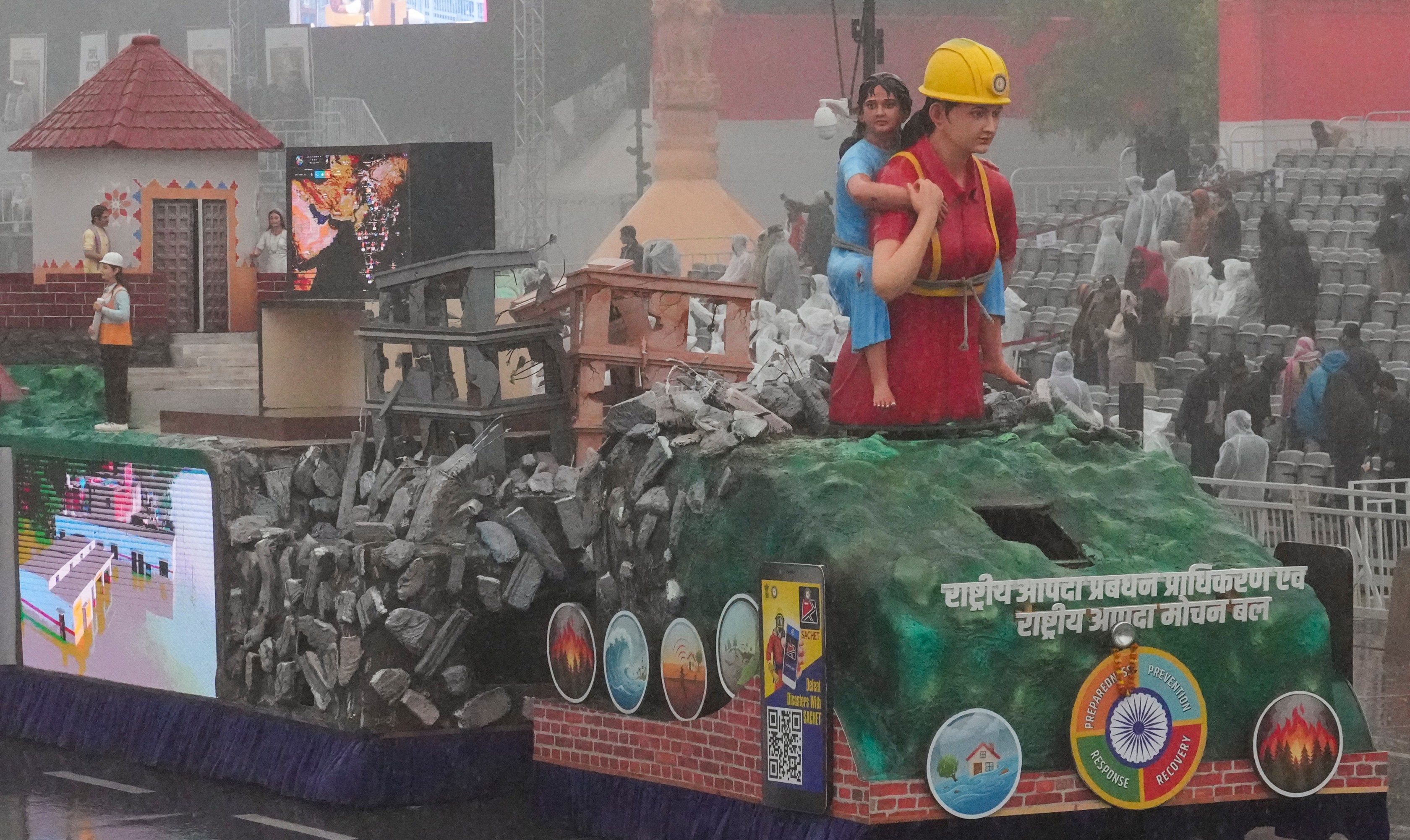 फुल ड्रेस रिहर्सल के दौरान NDRF की झांकी।