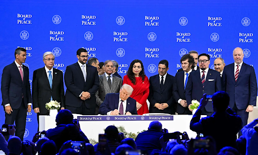 व्हाइट हाउस ने गाजा पीस बोर्ड में शामिल होने के लिए 60 देशों को न्योता भेजा था, लेकिन सिर्फ 20 देश ही हस्ताक्षर समारोह में पहुंचे।