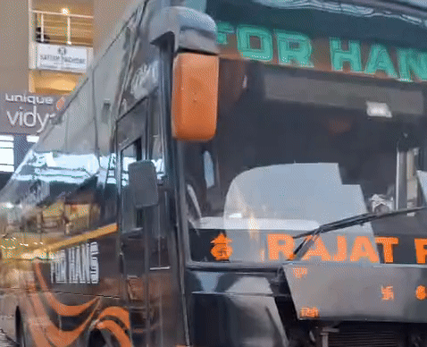 बस ऑपरेटर्स बोले- तय किए गए सुरक्षा उपायों की पालना करते हुए बदलाव करवाए, फिर भी आरटीओ कर रही चालान