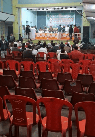 उम्मीद से कम रही भीड़, फीका पड़ा आयोजन।