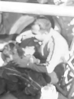 थार के नीचे फंसे युवक को लोगों ने काफी मशक्कत के बाद बाहर निकाला।