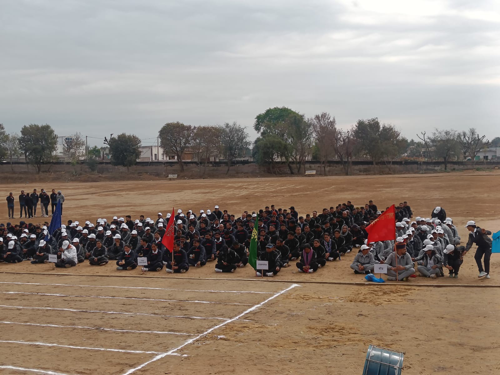 इस प्रतियोगिता में लगभग 800 राजस्व अधिकारियों और कर्मचारियों ने भाग लिया।