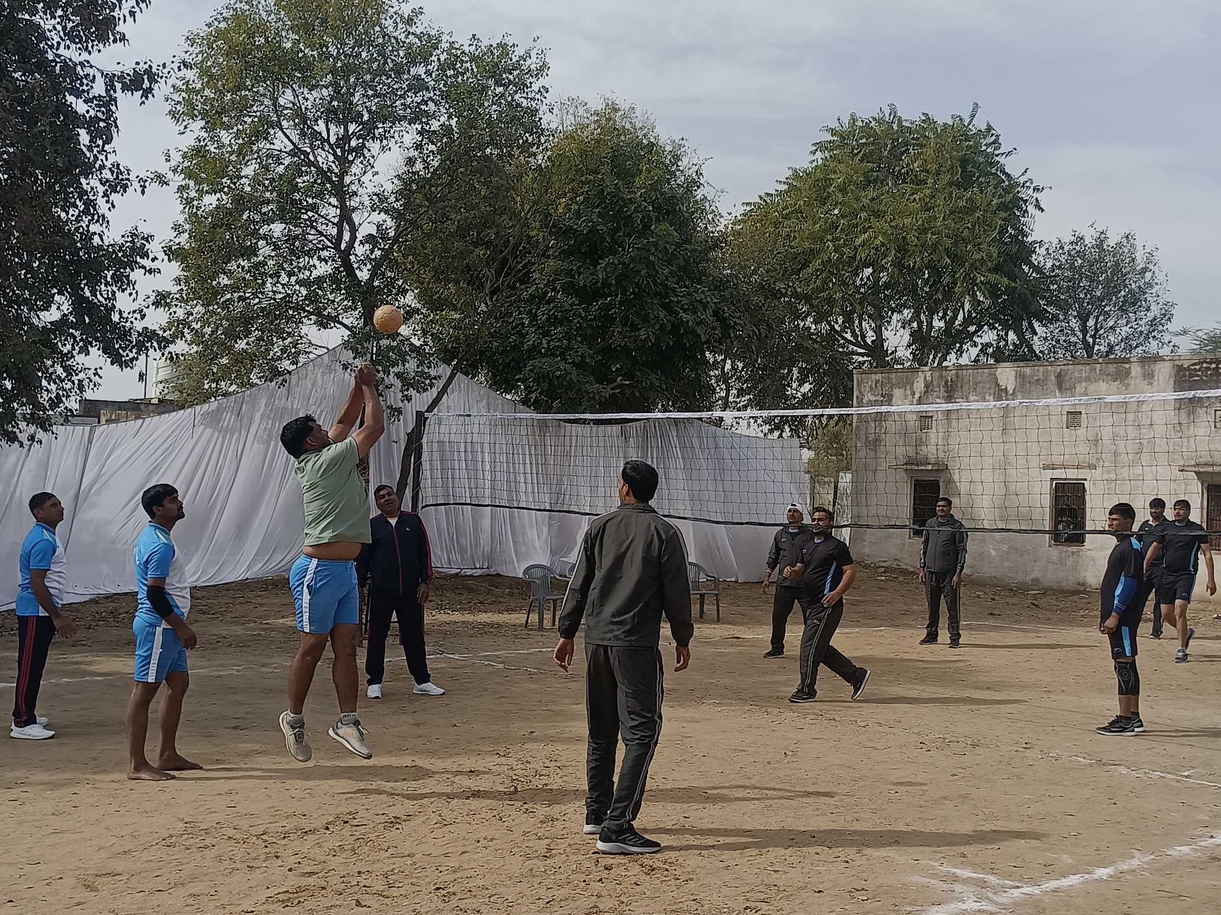 वॉलीबॉल, रस्साकशी, लॉन्ग टेनिस, बैडमिंटन का खेल आयोजित हुआ।