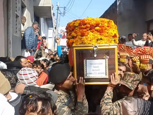 गांव पहुंचा शहीद मोहित चौहान का पार्थिव शरीर।