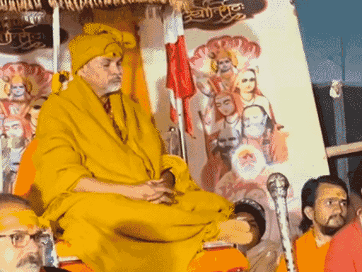 प्रशासन से विवाद के चलते पिछले 7 दिनों से शंकराचार्य अविमुक्तेश्वरानंद अनशन पर बैठे हैं।