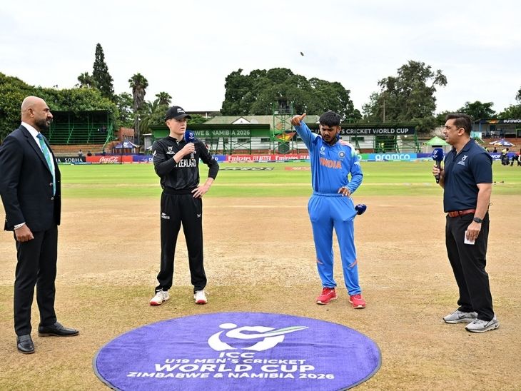 टॉस का सिक्का उछालते भारतीय कप्तान आयुष म्हात्रे। (फोटो- जिम्बाब्वे क्रिकेट) - Dainik Bhaskar