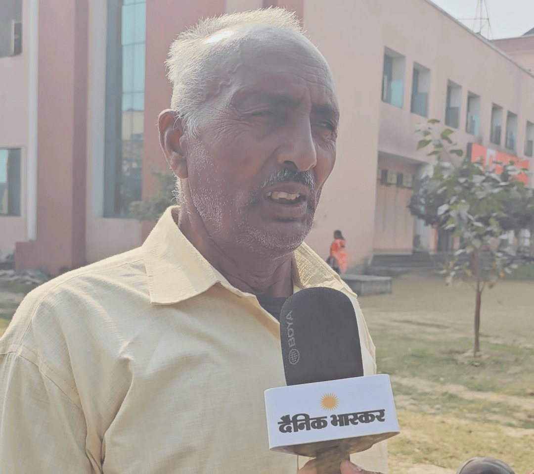 हरिशंकर को सबसे पहले पता चला कि बैंक में ठगी हो रही है।