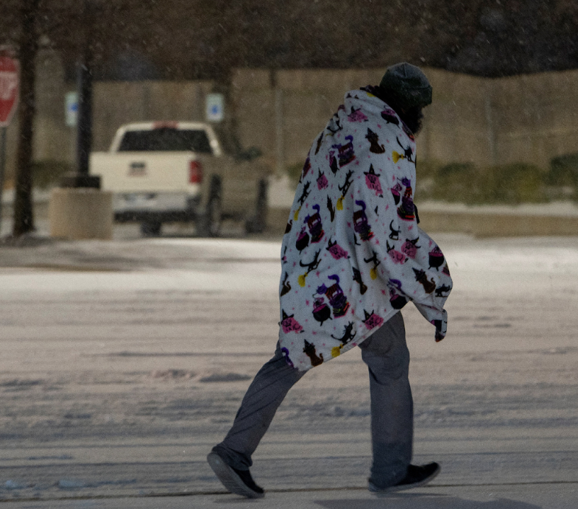 मौसम विभाग ने तूफान के साथ भारी बर्फबारी, बारिश और ठंड की चेतावनी दी है।