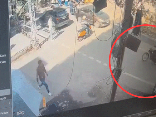 हादसे का CCTV फुटेज भी सामने आया है। इसमें तेज रफ्तार थार बाइक को टक्कर मारती दिख रही है।