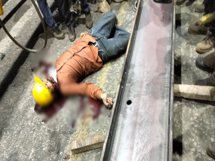 मजदूर ने मौके पर ही तोड़ा दम।