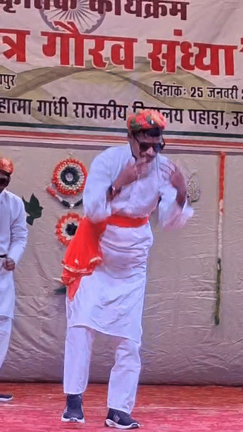 प्रज्ञा चक्षु स्कूल के बच्चों ने भी शानदार प्रस्तुति दी।