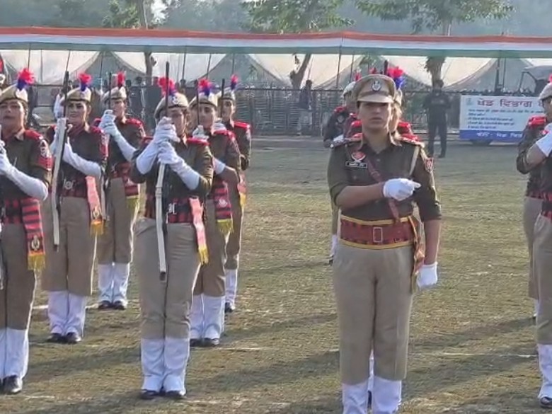 गणतंत्र दिवस समारोह में शामिल होने वाली महिला पुलिस बल।