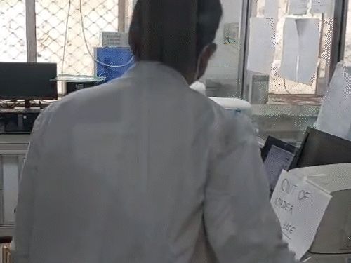 SMS मेडिकल कॉलेज के साथ ही उप जिला अस्पताल, जिला हॉस्पिटल, सैटेलाइट में भी किट नहीं होने के कारण टीबी की जांच बंद पड़ी है।