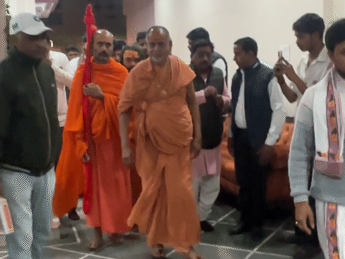 जबलपूरमध्ये शारदा पीठाचे शंकराचार्य स्वामी सदानंद सरस्वती.