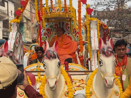 स्वामी सदानंद सरस्वती यांचे भव्य स्वागत करण्यात आले.