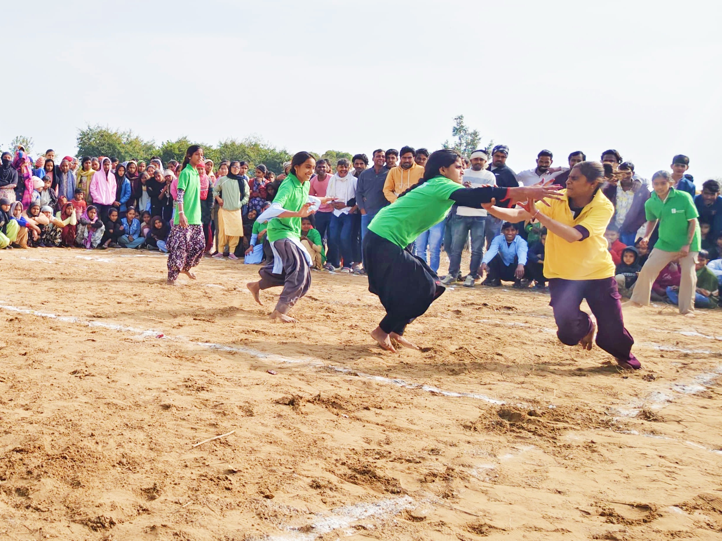 स्पोर्ट्स मीट में कबड्डी, खो-खो और रस्साकशी के खेल हुए।