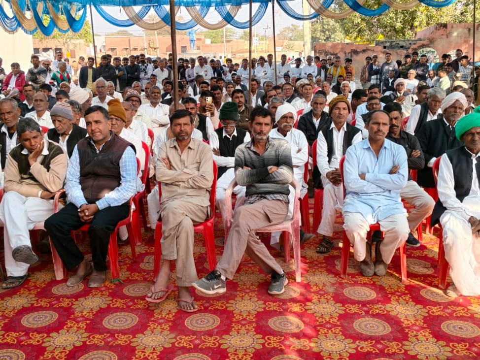 इस कार्यक्रम में आस-पास के क्षेत्र से लोग मौजूद रहे।