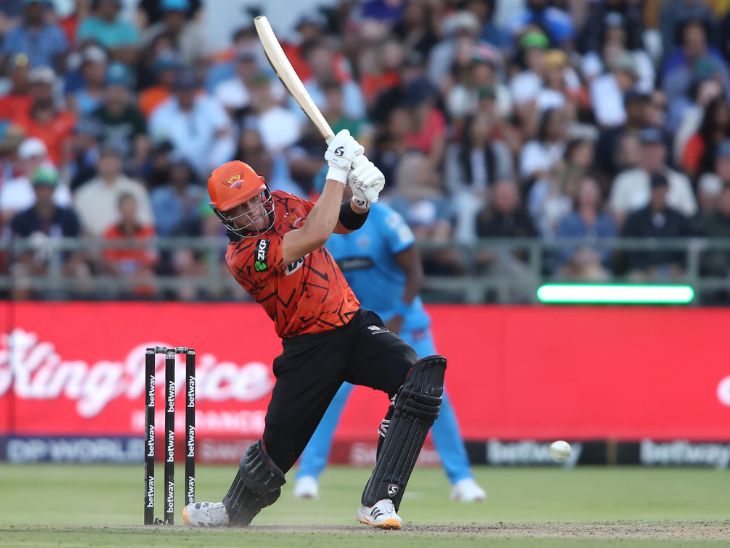 सनराइजर्स के कप्तान ट्रिस्टन स्टब्स ने लगातार दो छक्के जमाकर टीम को जीत दिलाई। - Dainik Bhaskar