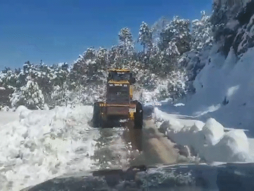 जम्मू-कश्मीर के राजौरी में BRO ने राजौरी-पुंछ के बीच NH-144A को फिर से खोल दिया है।