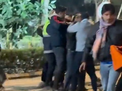 Guard-Delivery Boy Fight In Greater Noida