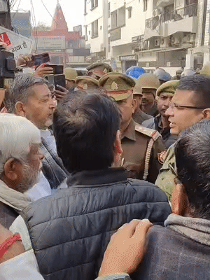 सपा सांसद वीरेंद्र सिंह के आवास पर भारी पुलिस बल तैनात है। सांसद वीरेंद्र सिंह की पुलिस से नोकझोंक भी हुई।