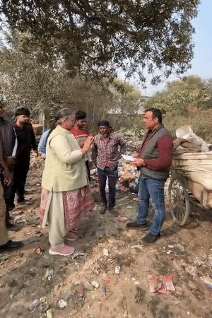 मेयर ने निगम के जोनल अधिकारियों से कहा- इन लोगों पर थाने में FIR होनी चाहिए।