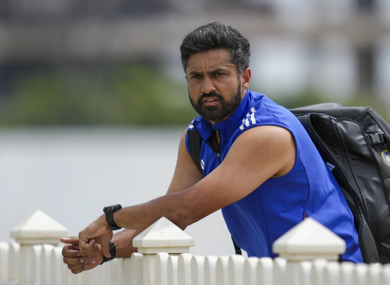 करुण नायर उंगली में कट लगने के कारण बैटिंग करने नहीं उतरे।