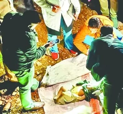 पंचकूला में घटनास्थल पर जांच करते हुए पुलिस टीम।